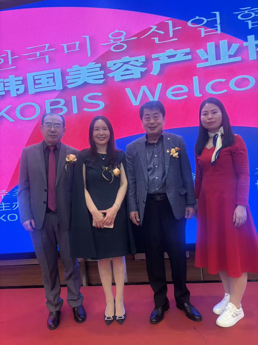 科技創(chuàng)新，品牌出海 ——中美韓國(guó)際美容健康產(chǎn)業(yè)峰會(huì)，瑞吉思榮膺兩項(xiàng)國(guó)際殊榮